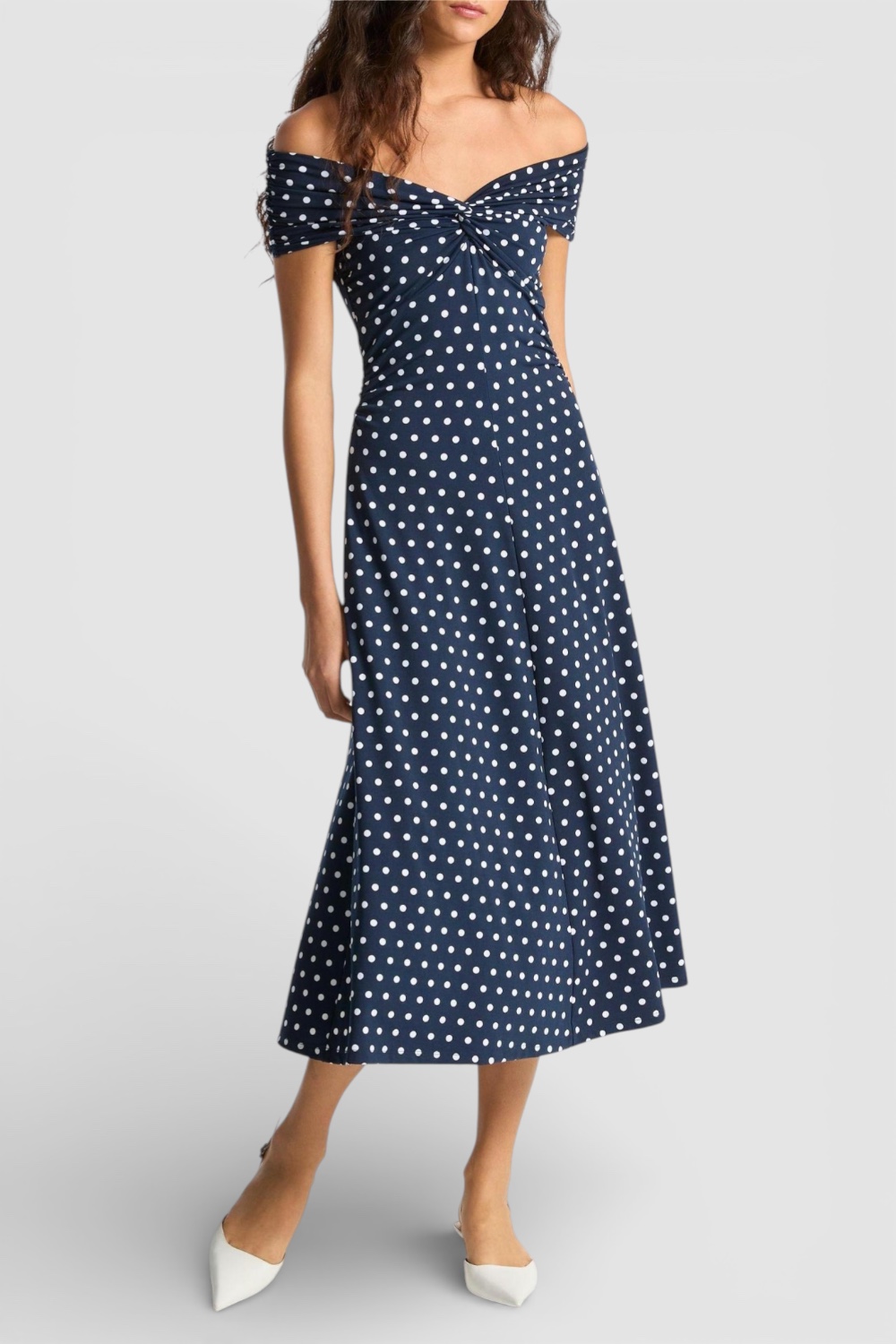 תמונת כל הלוק של שמלת מידי